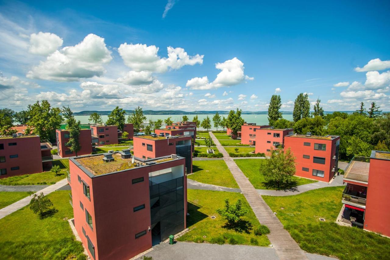 Bl Bavaria Yachtclub & Apartments Balatonlelle Exterior foto
