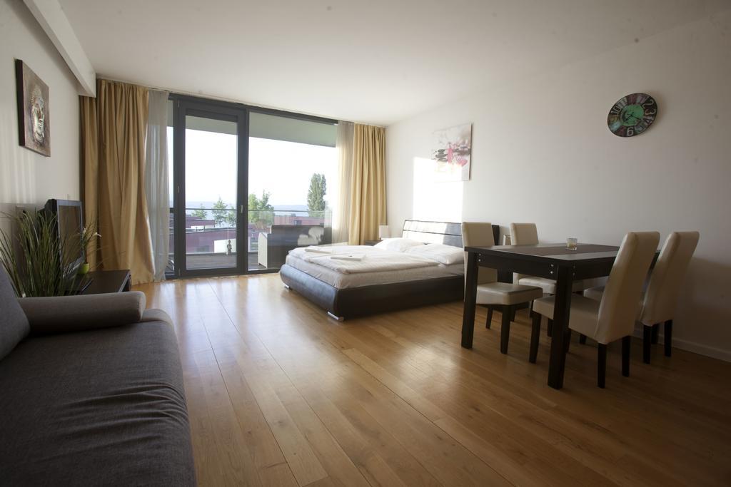 Bl Bavaria Yachtclub & Apartments Balatonlelle Habitación foto