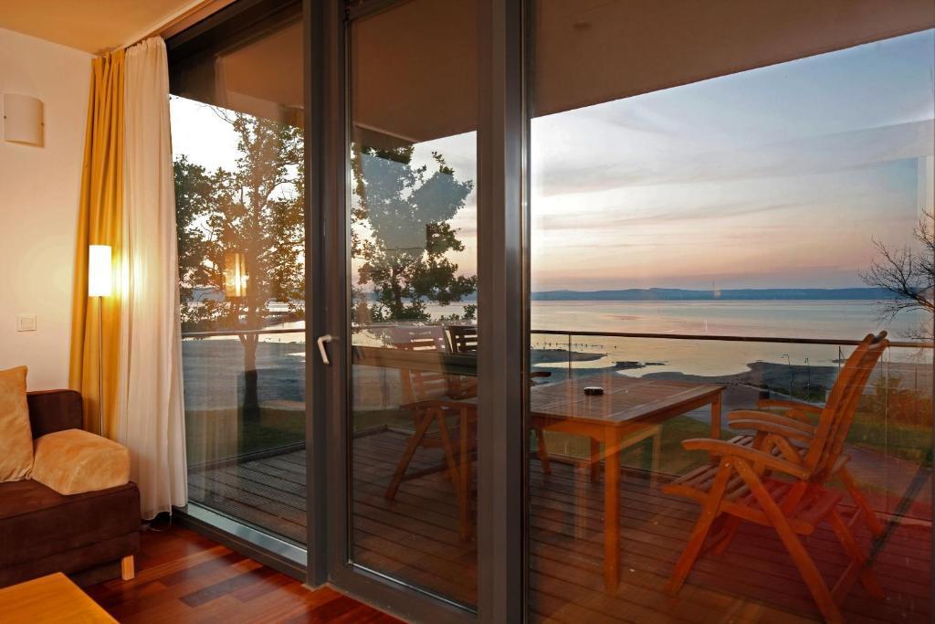 Bl Bavaria Yachtclub & Apartments Balatonlelle Habitación foto