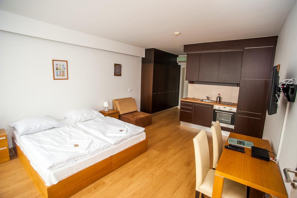 Bl Bavaria Yachtclub & Apartments Balatonlelle Habitación foto